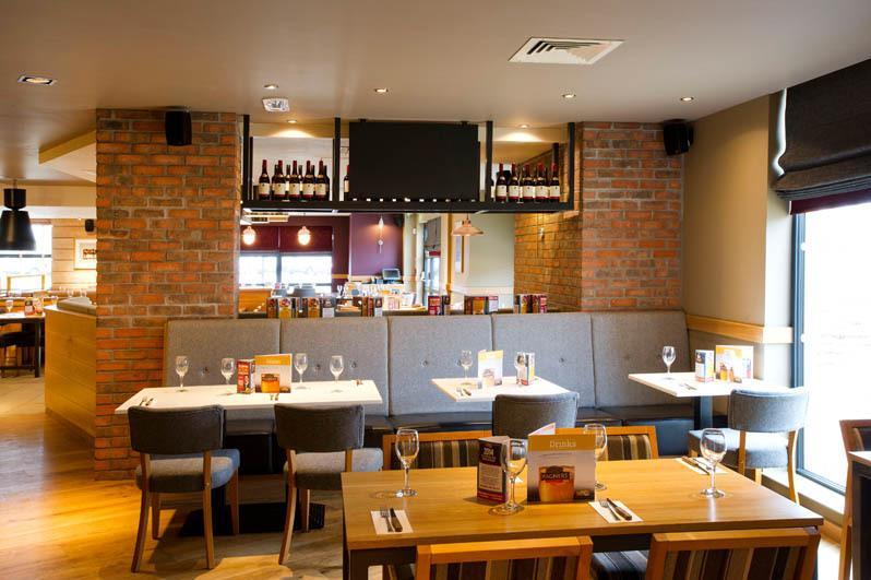 Premier Inn Stirling City Centre ภายนอก รูปภาพ