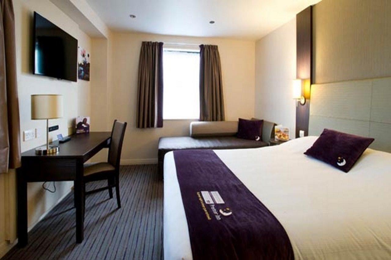 Premier Inn Stirling City Centre ภายนอก รูปภาพ